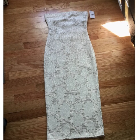 Missguided Dresses & Skirts - Cream lace tube dress